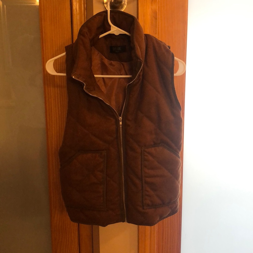 Peach Love Camel Brown vest